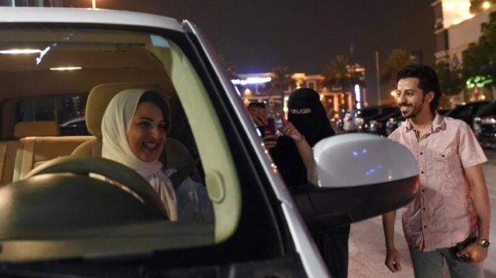 Perempuan di Arab Saudi diperbolehkan mengendarai mobil