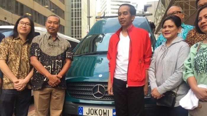 Pelat nomor bertuliskan Jokowi