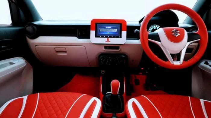 Tampilan dalam kabin Suzuki Ignis dengan tema HUT Kemerdekaan RI