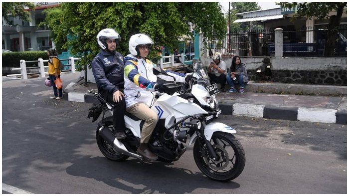 Anies Baswedan Naik Motor ke Kawasan Apartemen Kalibata untuk Inspeksi Adanya Praktik Prostitusi