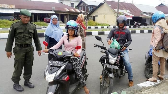 Ilustrasi razia busana pemotor wanita di Aceh
