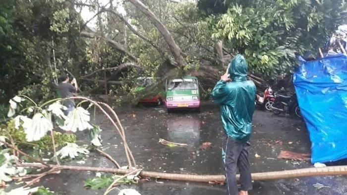 Angin puting beliung terjangBogor Selatan