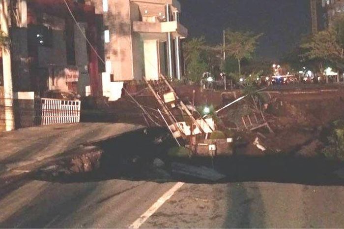 Jalan Raya Gubeng Surabaya Ambles