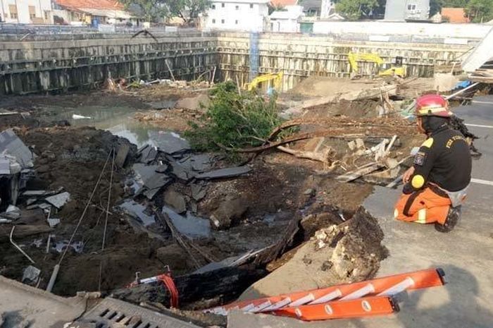 Pasca Jalan Gubeng Surabaya Ambles, Jalan Ditutup hingga Bappeko Surabaya Akan Lakukan Tes Tanah 