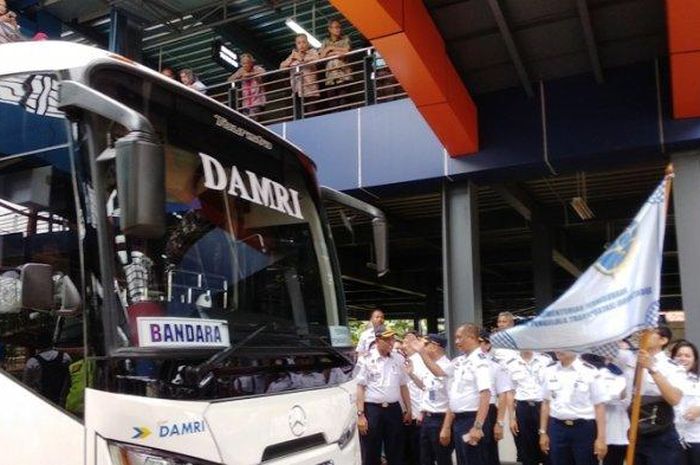 Bus Damri resmi beroperasi dari Pondok Cabe