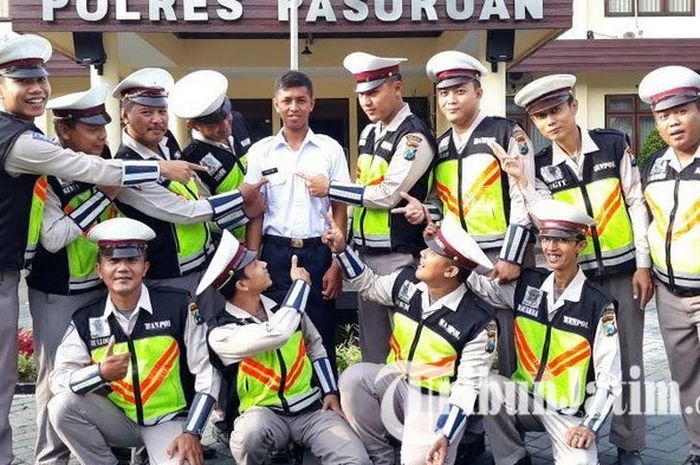 Hari kerja pertama Mas Polisi di Satlantas Polres Pasuruan, dilansir oleh www.Tribunnews.com