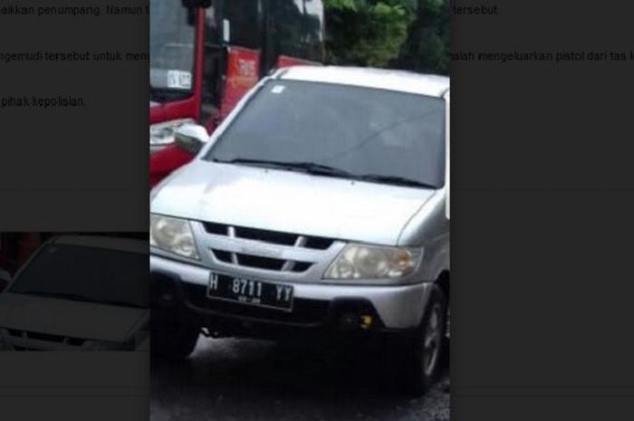 Panther yang parkir sembarangan