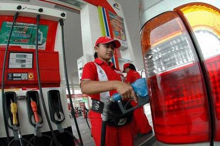 Hentikan Suka Goyang Goyang Kendaraan Saat Isi Bbm Ini Risikonya Gridoto Com