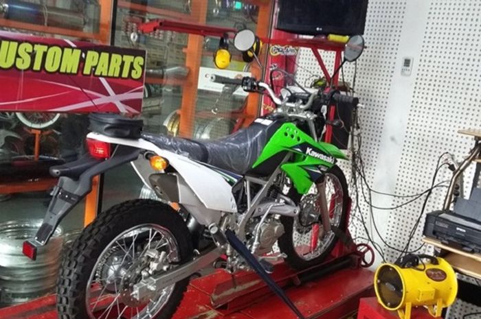 Ilustrasi motor di atas mesin dyno test