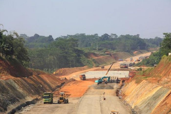 Pembangunan Tol Batang-Semarang di Kecamatan Tulis