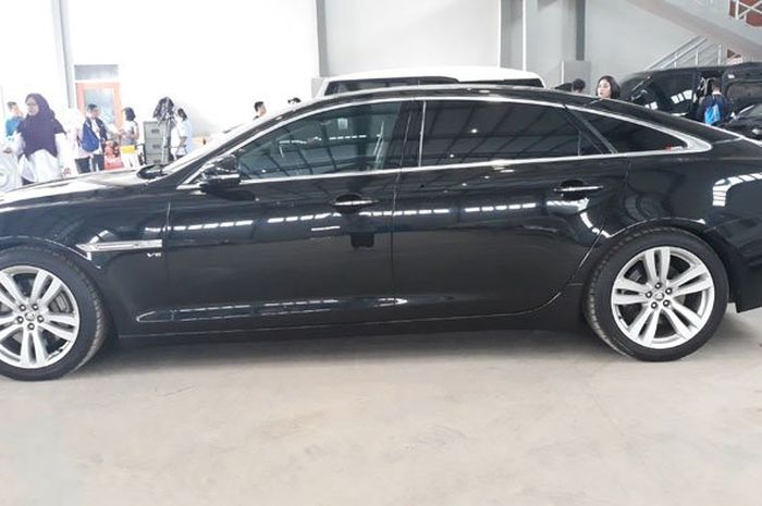 Mobil Jaguar milik Mohamad Sanusi yang dibanderol Rp 488.661.000, dipajang di Rupbasan Klas I Jakart