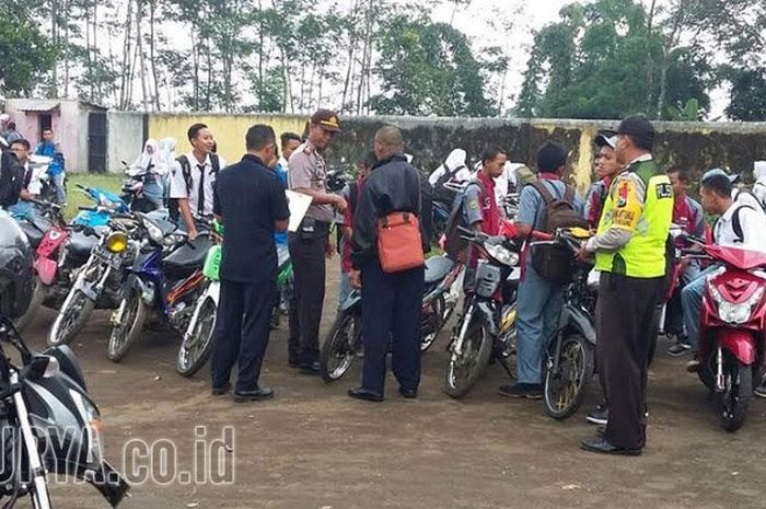 Polisi sidak ke sekolah, cek kondisi fisik motor pelajar