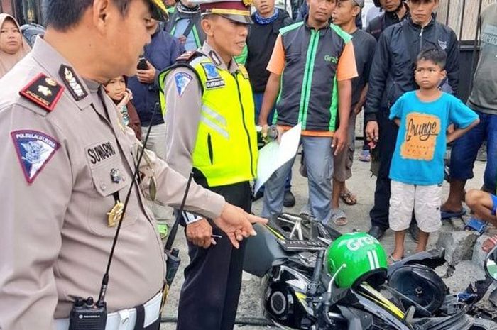 Peristiwa kecelakaan terjadi di lampu merah Buncit 78, Jalan Mampang Prapatan Raya, Jakarta Selatan