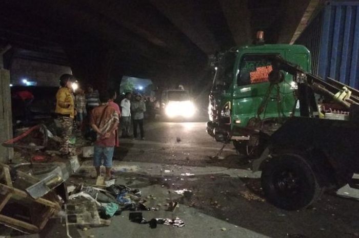 Truk trailer tabrak pejalan kaki hingga tewas