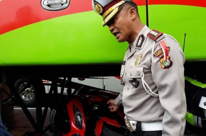 Motor gede yang dimasukkan bagasi bus membuat geram Kasat Lantas Polres Metro Tangerang