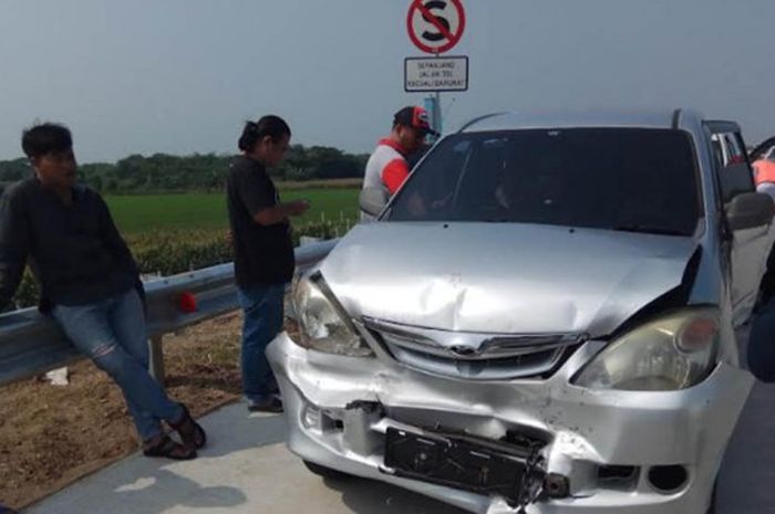 4 mobil terlibat tabrakan beruntun di tol Kertasari, Tegal