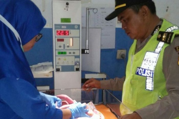 Iptu Kuswari, Petugas kepolisian yang membantu pemudik melahirkan di dalam mobil