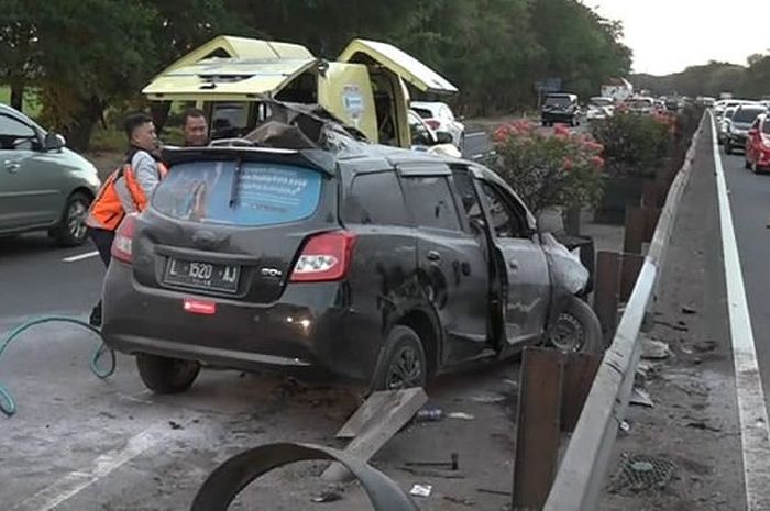 Datsun GO alami kecelakaan parah satu orang meninggal dunia
