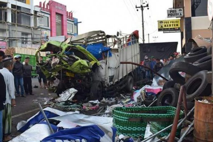 Kecelakaan truk di Pasar Kertek, Wonosobo