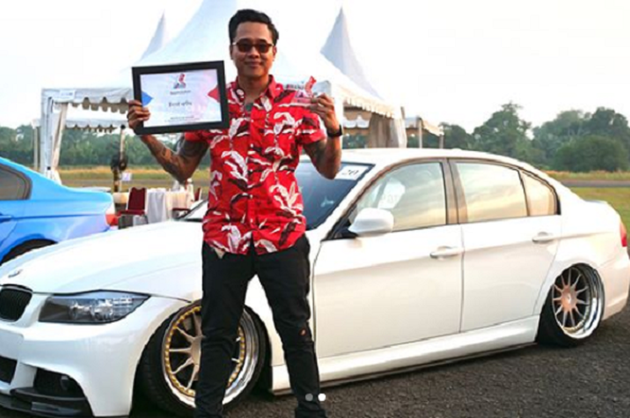 Gofar Hilman dan BMW 325i E90 yang menang dalam acara Bucks X Car Contest