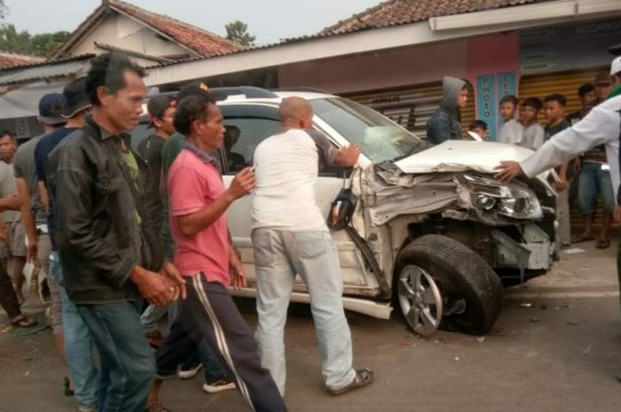 Salah satu mobil yang terlibat kecelakaan di Bogor