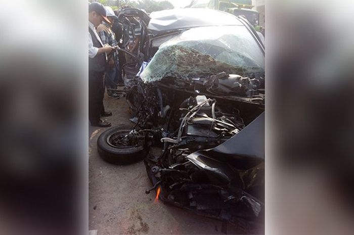 Mobil yang terlibat kecelakaan di Ciawi, Pengemudi Avanza meninggal dunia, Kamis (19/7/2018).