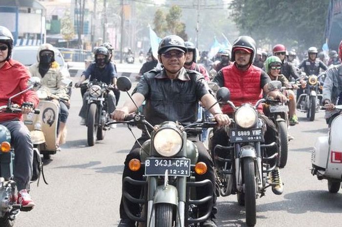 Wakil Wali Kota Tangerang Sachrudin bersama rombongannya iring - iringan mengendarai sepeda motor me