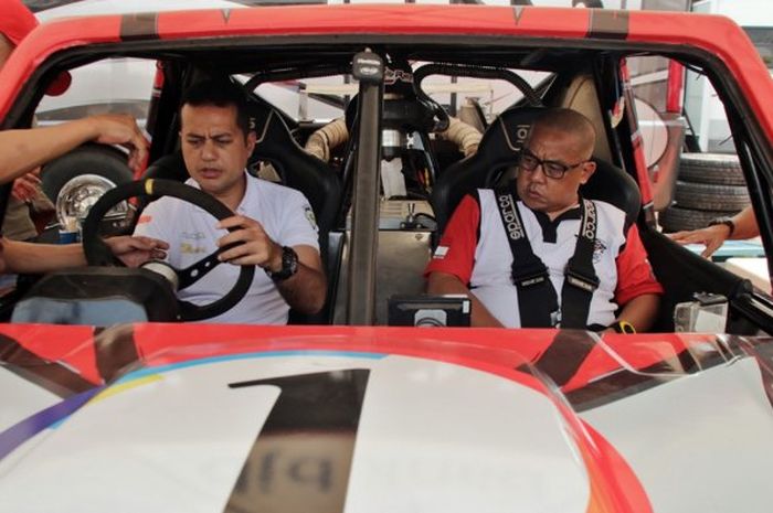 Musa Rajekshah (kiri), atlet balap dilantik menjadi wakil Gubernur Sumatera Utara