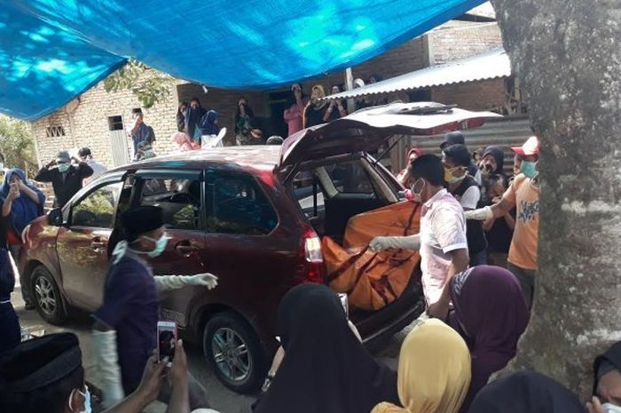 Tiga jenazah korban gempa Palu dipulangkan ke kampung halamannya di Desa Batukaropa, Kecamatan Rilau