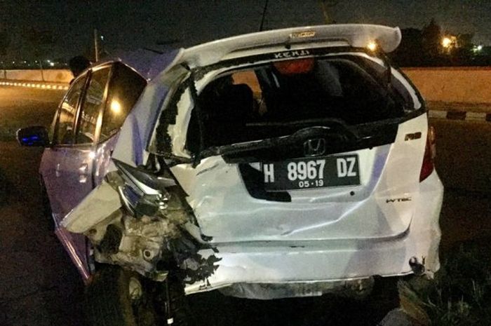 Honda Jazz ringsek bodi belakang kiri