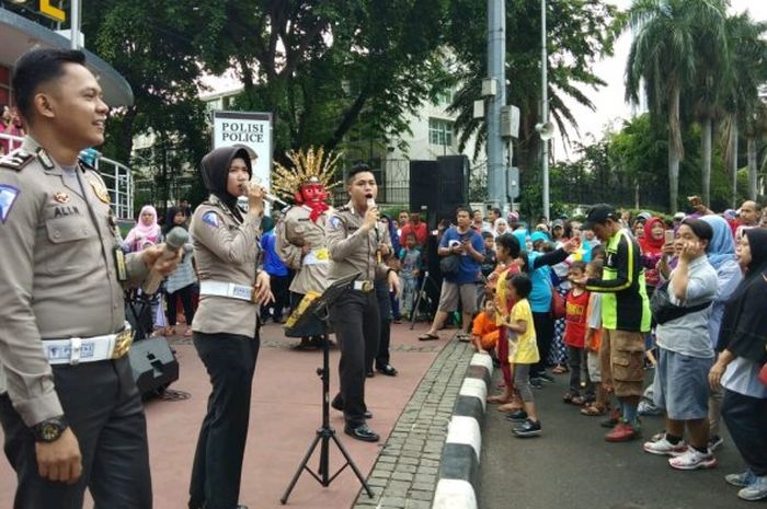 Sosialisasi tilang elektronik di Bundaran HI, Jakarta Pusat, Minggu (28/10/2018). 