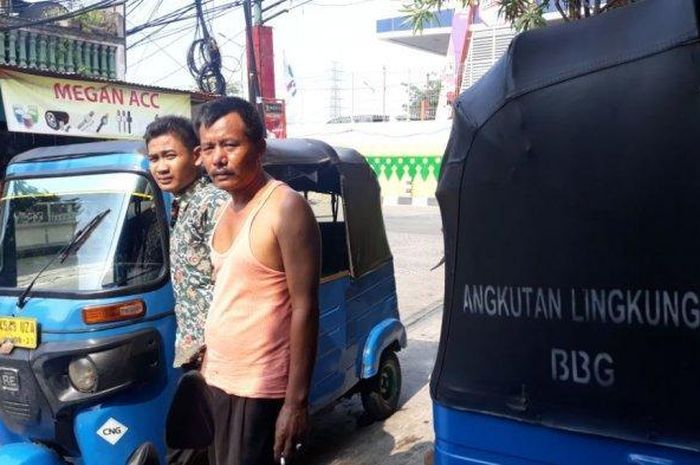 Sahroni (depan) sopir bajaj Bahan Bakar Gas (BBG), keluhkan minimnya SPBG