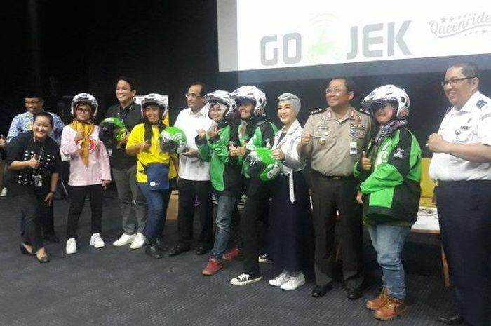 Suasana foto bersama saat acara pelatihan Gojek pada Selasa (27/11/2018).