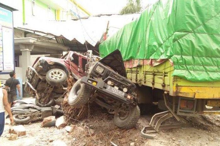 Kecelakaan maut di Bumiayu, truk hantam area parkir RS Siti Aminah