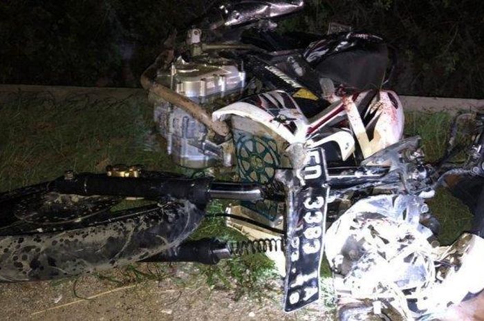 Sebuah kecelakaan lalulintas (lakalantas) antara sepeda motor dan mobil truk terjadi di wilaya Sumba