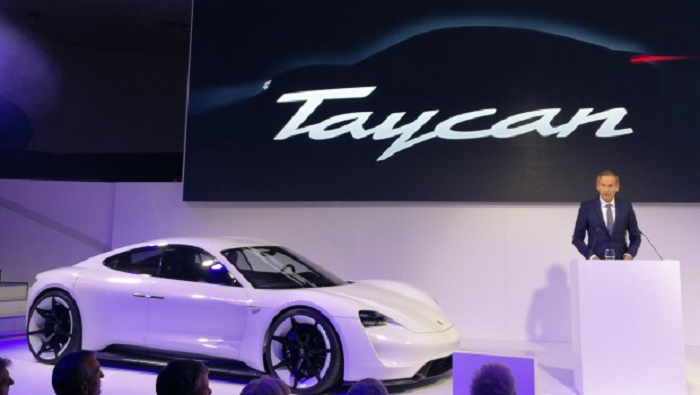 Mobil listrik milik Porsche bernama Taycan.