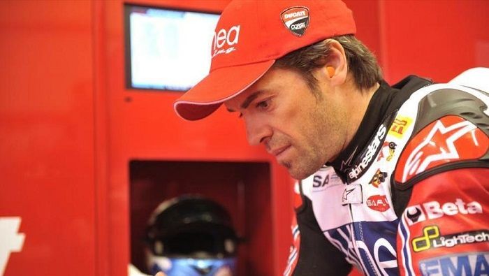 Carlos Checa harapkan Valentino Rossi bisa raih juara dunia MotoGp 2020.