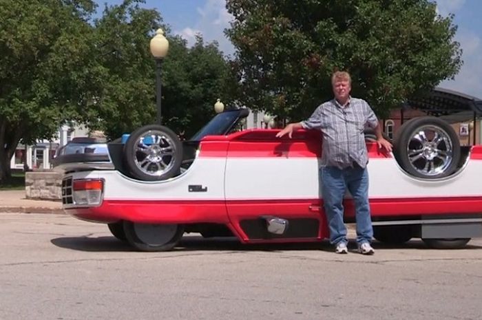 Pick up truck Ford F-150 Dimodifikasi Terbalik