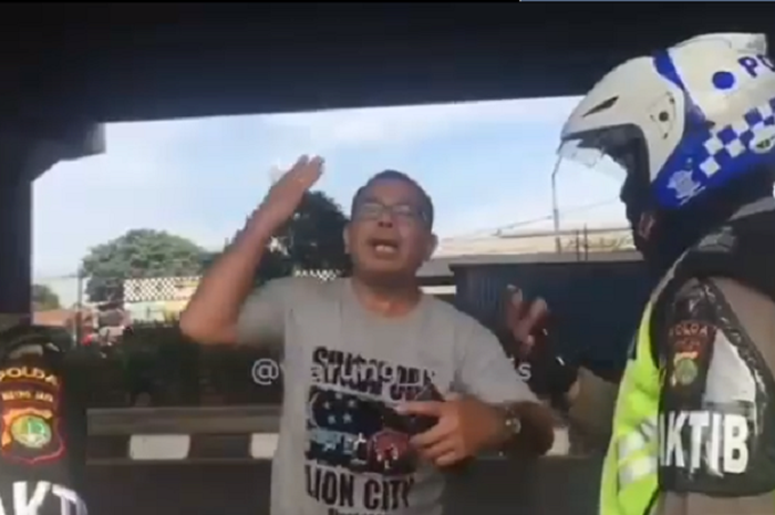 Pengemudi mobil enggak terima ditilang, langsung bentak polisi