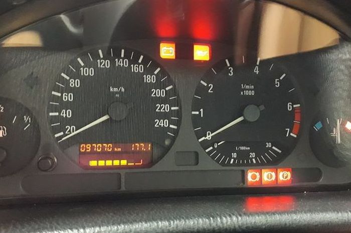 Indikator di dasbor mobil