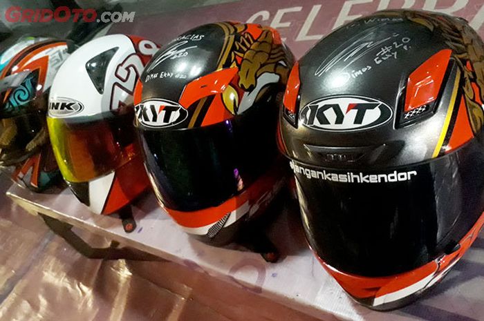 Beberapa koleksi Local Helmet Lovers Indonesia