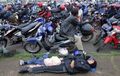 Kerap Diserang Nyeri Pinggang Saat Naik Motor, Wajar Gak Sih?