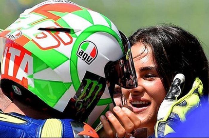 Foto Valentino Rossi bersama pasangan barunya