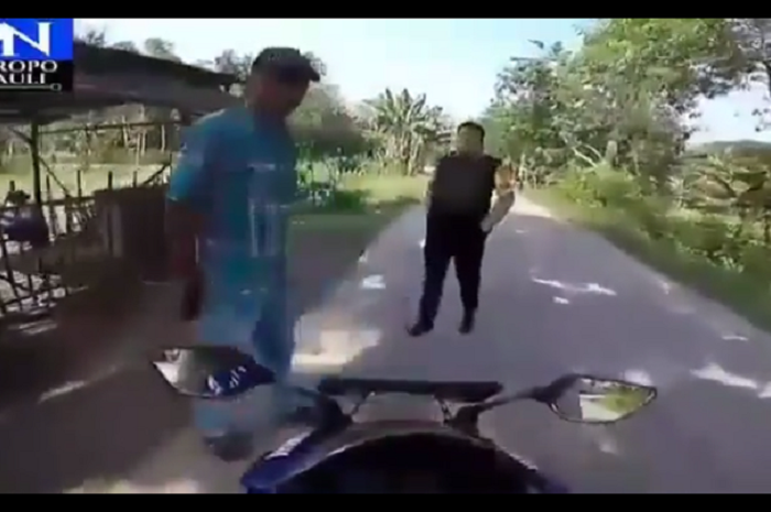 Oknum polisi mencoba pungli terhadap pengendara Yamaha R-15