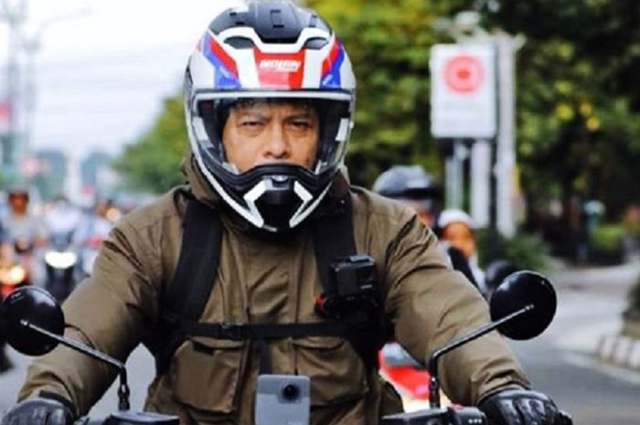 Ariel Noah turing naik BMW RNineT ke Salatiga.