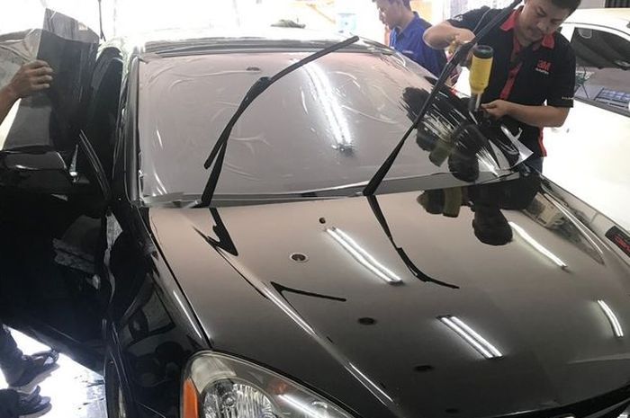 Kaca film bisa menahan pecahan kaca mobil
