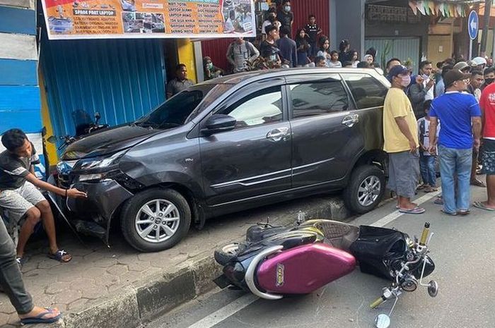 Toyota Avanza yang dikemudikan seorang ASN menabrak Yamaha Fino, Kamis (6/1/2022) di Kota Ambon, seorang pelajar meninggal dunia