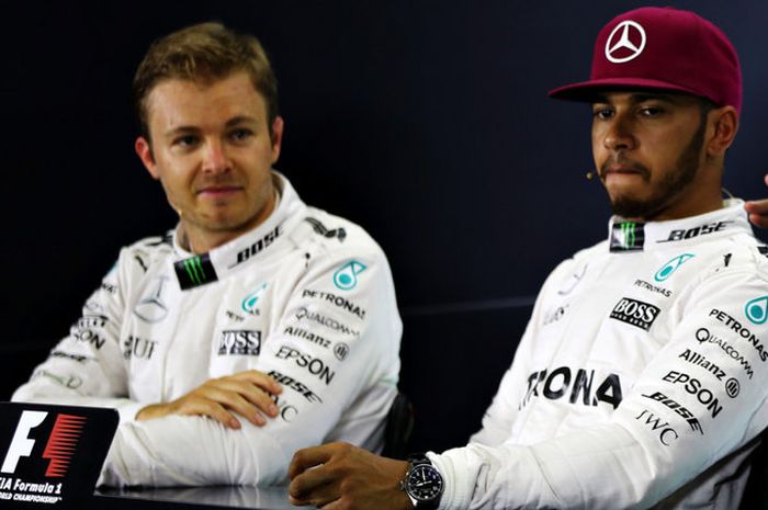 Nico Rosberg (kiri) dan Lewis Hamilton (kanan)