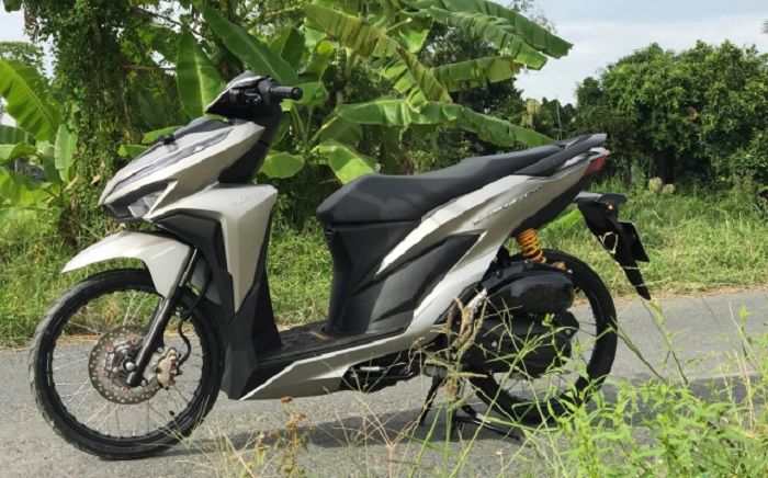 Ban cacing enggak ngurangin ketampanan skutik Honda ini