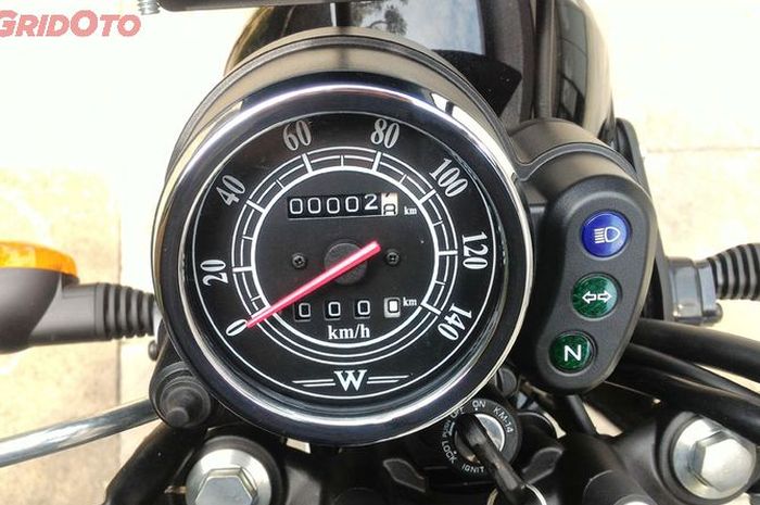 Speedometer Kawasaki W175 tidak dilengkapi dengan ampere bensin